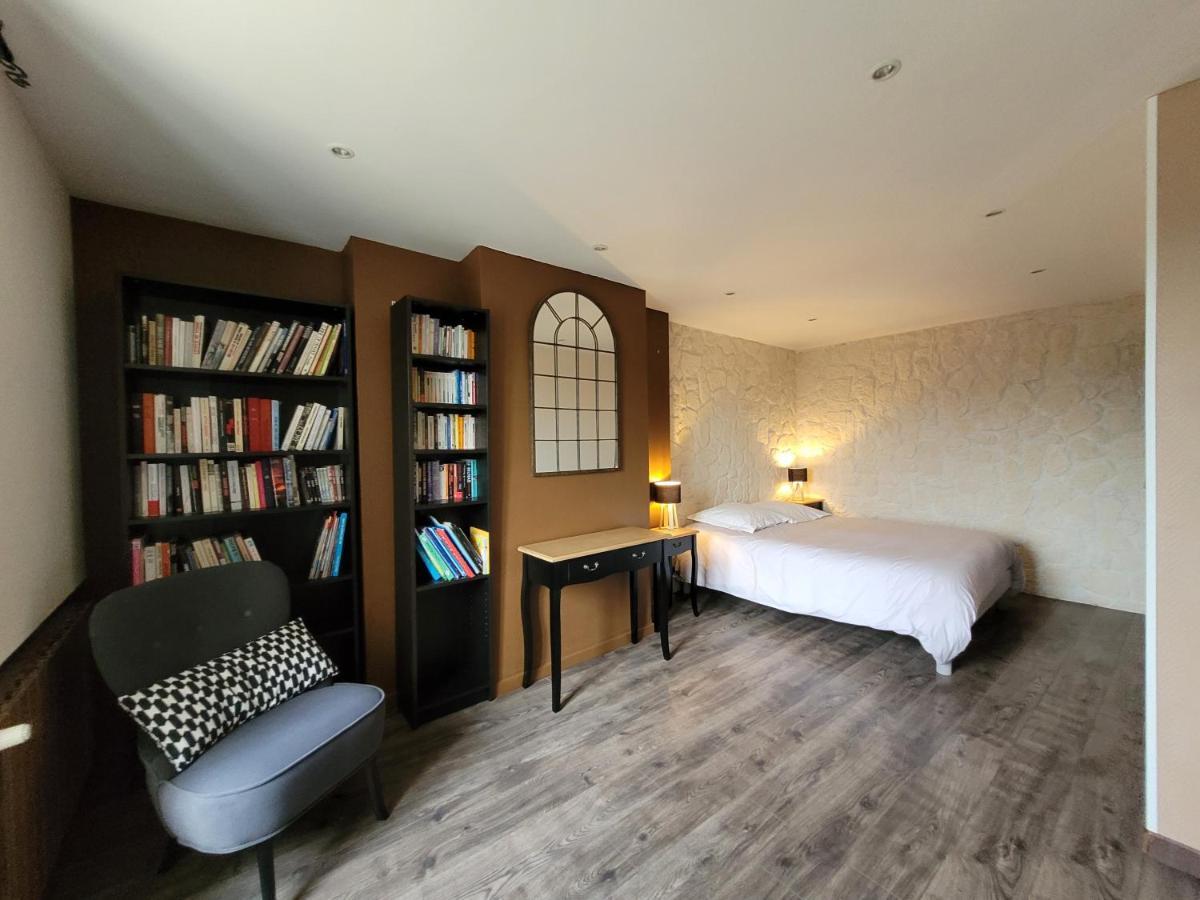 Les Bords De Loire Apartment Veuves Bagian luar foto